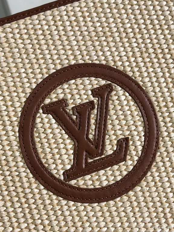 First bag ru VUITTON POUCH LOUIS CHAIN ON TOILETRY 0728